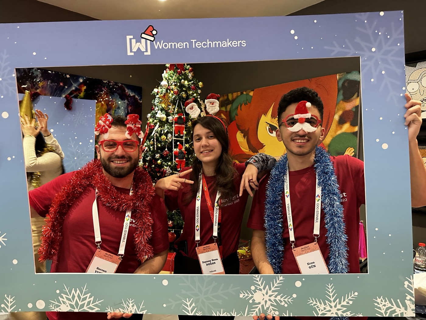 Eren Gün with the GDG Istanbul crew at DevFest Istanbul 2022